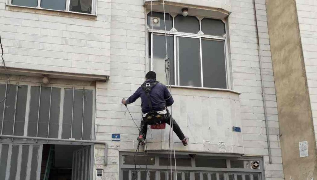 پیچ سنگ نما با طناب
