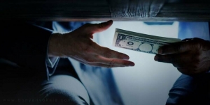 آیفون۱۳ بیار تا نامه&zwnj;ات را بزنم!