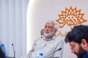 سعید جلیلی در جلسه&zwnj; با جمعی از فعالان میادین و تجمعات مردمی: خیابان در تراز تمدنی عمل می&zwnj;کند نه در سطح بازی&zwnj;های سیاسی/ یکی از ویژگی&zwnj;های مهم این پدیده، حضور خانوادگی در سیاست است