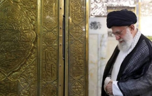 عارف بزرگ حضرت علامه حسن زاده آملی(ره): به هر جای آسمان(و عالَمِ ملکوت) رفتم این سید(مقام معظم رهبری) را دیدم که همچون خورشید می درخشید.