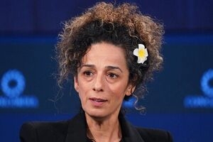 عصبانیت مسیح علینژاد و نازنین بنیادی از حجاب سفیر سوئیس!