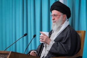 رهبر انقلاب اسلامی: اتحاد ملی ایران، همان اتحاد ملی ۲۳ خرداد است؛ همه مسئولند/ دانش غنی&zwnj;سازی با بمب از بین نمی&zwnj;رود؛ ملت ایران تسلیم فشارها نمی&zwnj;شود/ مذاکره مورد درخواست آمریکایی&zwnj;ها زورگویی و خسارت محض است