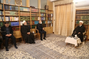 آیت&zwnj;الله مکارم شیرازی در دیدار قالیباف: تورم در کشور نسبت به سال گذشته افزایش داشته است/ از شرایط ناراضی هستیم/ صداوسیما تذکرات مراجع را منعکس نمی&zwnj;کند/ از مسئولین تصمیم&zwnj;گیری خاصی درمورد افزایش نرخ دلار دیده نمی&zwnj;شود