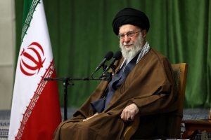 رهبر انقلاب اسلامی: جوانان ما جوانان خوبی هستند، لزوم تبیین هنرمندانه ارزش&zwnj;های دفاع مقدس برای آنان/ گلایه از برخی دستگاه&zwnj;های فرهنگی: همت و تلاش لازم را ندارند/ به&zwnj;رغم مشکلات، نقاط مثبت در کشور زیاد است