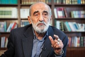 شریعتمداری؛ آنجا که عقاب پر بریزد، از پشه لاغری چه خیزد؟