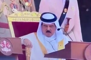 چُرت زدن شاه بحرین همزمان با سخنرانی پاپ! + فیلم