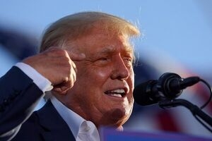 ترامپ: بوش هم اسناد سری را به یک رستوران چینی برده بود