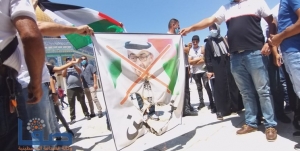 خیانت بزرگ امارات در حق ملت فلسطین و امضای توافق عادی &zwnj;سازی روابط با رژیم صهیونیستی، اگر تنها یک نتیجه داشته باشد، تبدیل این کشور کوچکِ ثروتمندِ به شدت وابسته به امنیت، به &laquo;هدفی مشروع و آسان&raquo; برای مقاومت خواهد بود.