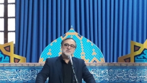 معاون سیاسی نیروی دریایی سپاه: آمریکا &zwnj;جرات حمله به ایران را ندارد و الا همین امروز حمله می&zwnj;کردند/ برخی می&zwnj;گویند آمریکایی&zwnj;ها می&zwnj;خواهند با ناو یا هواپیما بیایند؛ بفرمایید کجا؟ ما در خدمتیم