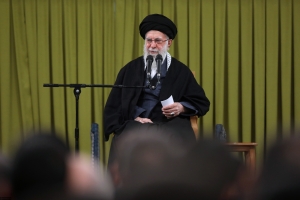 هشدار صریح رهبر معظم انقلاب به آمریکا: اگر این دفعه جنگی راه بیاندازید، جنگ منطقه&zwnj;ای خواهد بود/ ملت ایران شبه کودتای داعشی وار را به شکست کشاند/ دل انسان برای جوانان غافل و بی&zwnj;توجه می&zwnj;سوزد