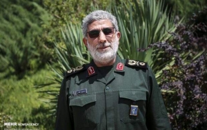 خوش و بش سردار قاآنی با فرزندان حاج قاسم