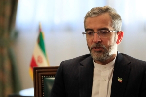 علی باقری، سرپرست وزارت امور خارجه: قطب&zwnj;نمای سیاست خارجی کشور با تغییر افراد تغییر نمی&zwnj;کند/ چارچوب&zwnj;ها و جهت&zwnj;گیری&zwnj;ها مشخص است و با تغییر افراد دچار تحول و تغییر نخواهد شد