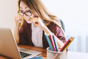 چطور بعد از ۳۰ سالگی زبان جدید یاد بگیریم و روان صحبت کنیم؟