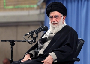 به تازگی کلیپی از شعرخوانی امروز احمد بابایی در حضور رهبر انقلاب درباره سپهبد شهید قاسم سلیمانی در فضای مجازی منتشر شده است.