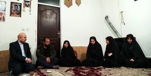 قالیباف به دیدار خانواده شهید عجمیان رفت + تصاویر