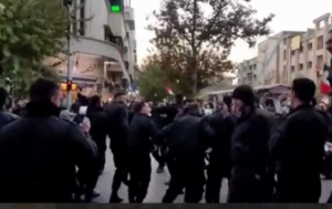 شادی جالب نیروهای امنیتی در چهارراه ولیعصر!