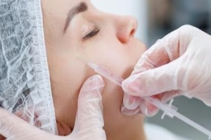 بهترین مرکز تزریق ژل در تهران و فرم&zwnj;دهی طبیعی و ایمن با پزشکان متخصص