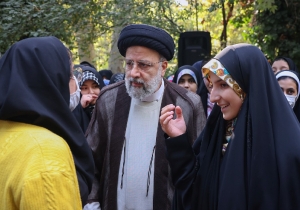 رئیس&zwnj;جمهور با بیان این&zwnj;که آمریکایی&zwnj;ها و دشمنان ما دنبال این بودند که با پیاده کردن نمونه کارهای خود در لیبی و سوریه کشور را ناامن کنند اما جز شکست نصیب&zwnj;شان نشد، خاطر نشان کرد: امروز ایران و شهرهای مختلف ما از امنیت کامل برخوردار هستند.
