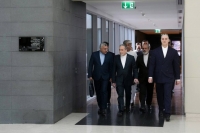 بازی روانی-نظامی آمریکا همزمان با آغاز مذاکرات