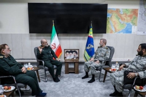 نشست مشترک فرمانده کل سپاه با فرمانده کل ارتش/ سرلشکر وحیدی: واقعیت&zwnj;های نظامی ایران در میدان رونمایی می&zwnj;شوند/ سرلشکر حاتمی: وحدت و هماهنگی موجود میان ارتش و سپاه کلید فتح قله&zwnj;های امنیت و اقتدار است