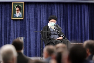 رهبر انقلاب اسلامی در دیدار تولیدکنندگان، کارآفرینان و فعالان عرصه&zwnj;های دانش&zwnj;بنیان: حل مشکلات محسوس معیشتی و رفاه خانوار بدون رشد اقتصادی ممکن نیست/ از اعلام تصمیم&zwnj;های متناقض و تغییرات مکرر قوانین جلوگیری کنید