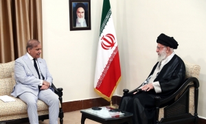 رهبر انقلاب اسلامی در دیدار نخست وزیر پاکستان تاکید کردند: لزوم اقدامات تاثیرگذار برای متوقف کردن جنایات در غزه/ امت اسلامی ظرفیت&zwnj;های فراوان برای اقتدار بیشتر دارد