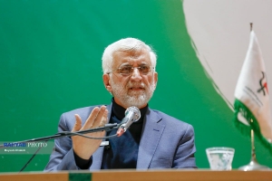سعید جلیلی: مقابل بنزسورای و اسراف بیت&zwnj;المال ایستادن نقطه ضعف نیست، نقطه قوت است/ نمی&zwnj;شود از یک طرف گفت منابع کم است و از طرف دیگر هزینه&zwnj;های خرید خودرو بنز و امکانات لوکس کنیم