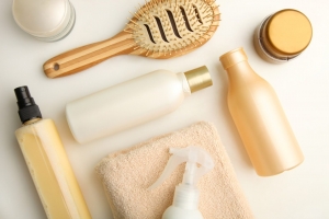 نقش حقیقی شامپوهای گیاهی در کنترل ریزش مو 
